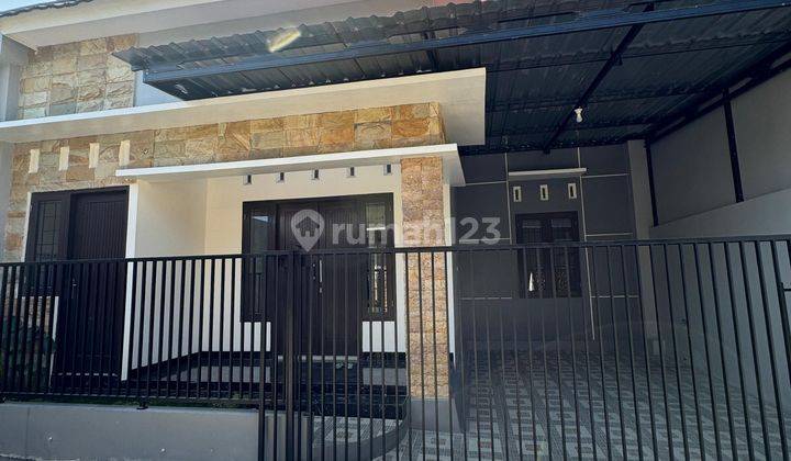 Rumah Cantik Modern Dekat Jogja Bay  1