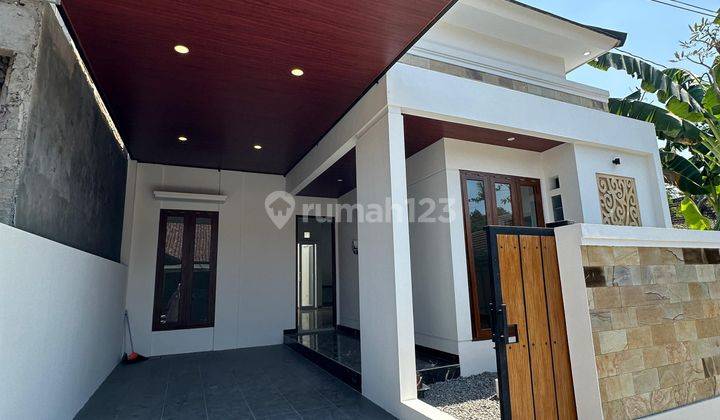 Rumah Cantik Minimalis Modern Dekat UII  1