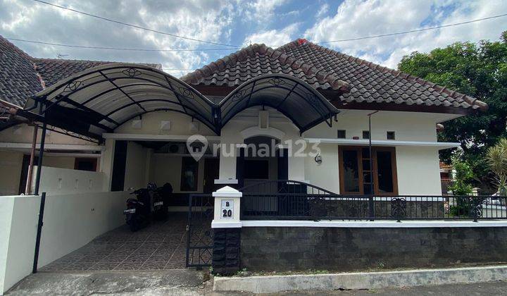 Rumah Mewah Minimalis Modern Dekat UII  1