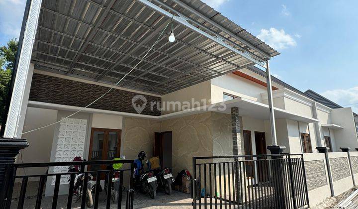 Rumah Cantik Mewah Minimalis Modern Dekat UII  1