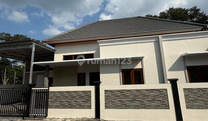 Rumah Cantik Mewah Minimalis Modern Dekat UII  2