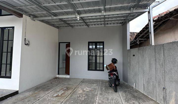 Rumah Cantik Minimalis Modern Dekat UII  2