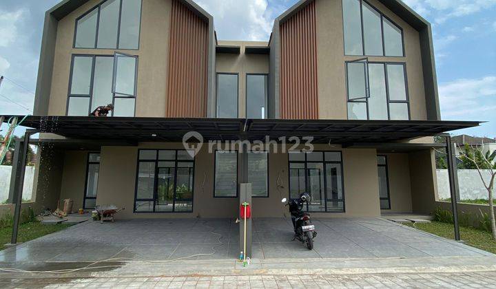 Rumah Mewah Minimalis Modern Dekat UII  1