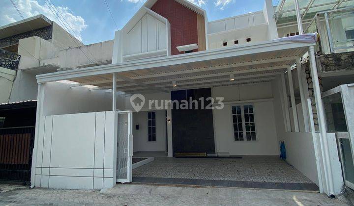 Rumah Mewah Minimalis Modern Dekat Pasar Rejodani 1