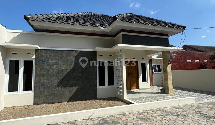 Rumah Minimalis Cantik Dekat Uii  1