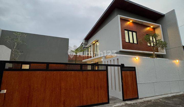 Rumah Mewah Minimalis Modern Dekat Uii  1