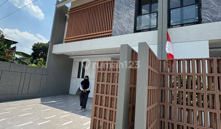 Rumah Mewah Minimalis Modern Dekat Upn 1