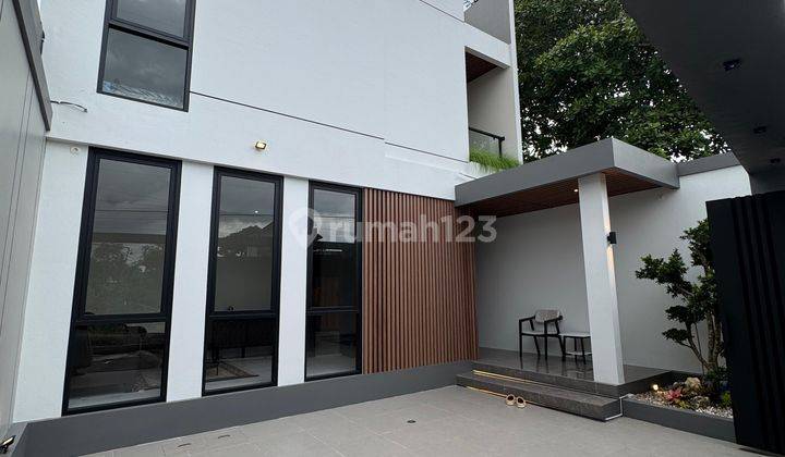 Rumah Model Industrial Modern Dekat Kampus Uii 2