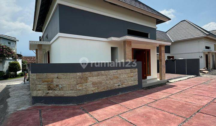 Rumah Mewah Minimalis Modern Dekat Uii  1