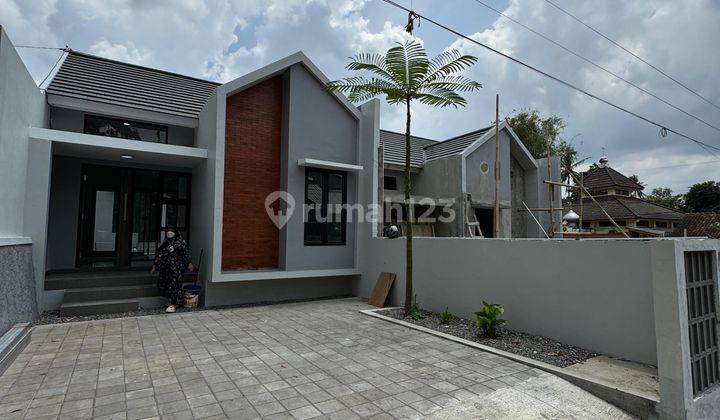 Rumah Mewah Cantik Minimalis Dekat Pasar Cebongan  1