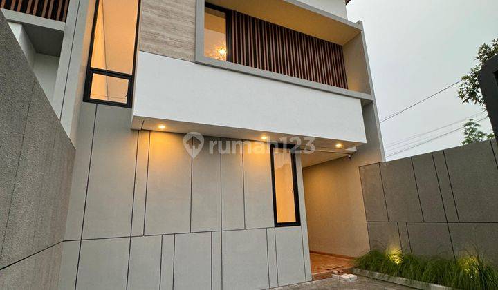 Rumah Mewah Minimalis Modern Dekat Uii  1