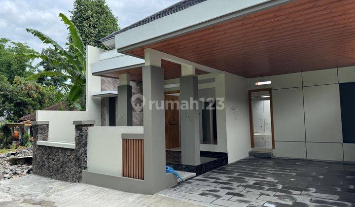 Rumah Tropis Modern Luas Di Jalan Kaliurang Km 13 1