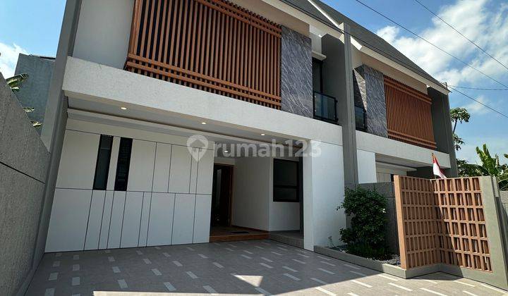 Rumah Mewah Minimalis Modern Dekat Uii  1