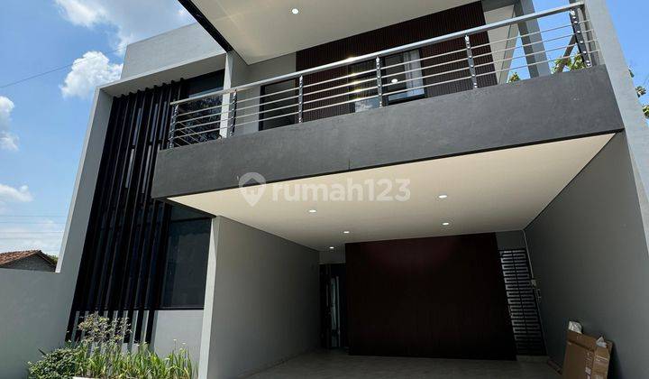 Rumah Mewah Minimalis Modern Grahadika Residence 1