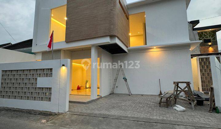 Rumah Mewah Minimalis Modern Dekat UII  1