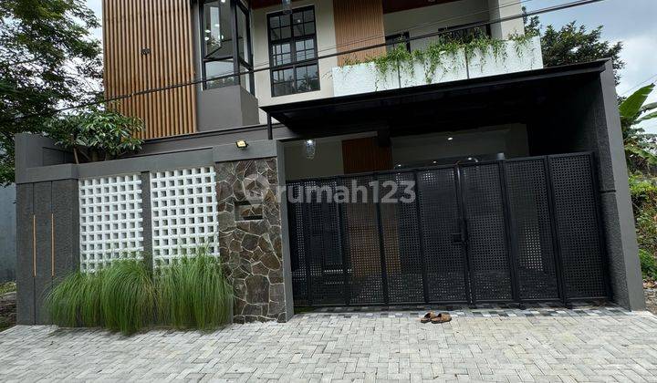 Rumah Mewah 2 Lantai Kontemporer Di Purwomartani 1