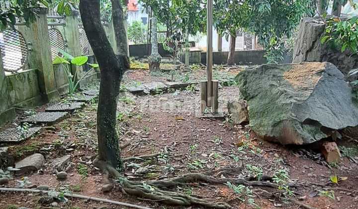 Villa House with Large Land Ready to Occupy in Pamulang, South Tangerang