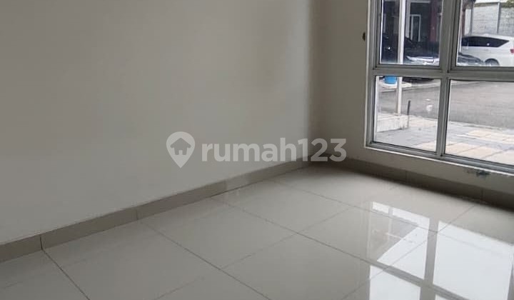 2-Storey House with 3+1 Bedrooms in Bohemia Village, No Brokerage Fee 2