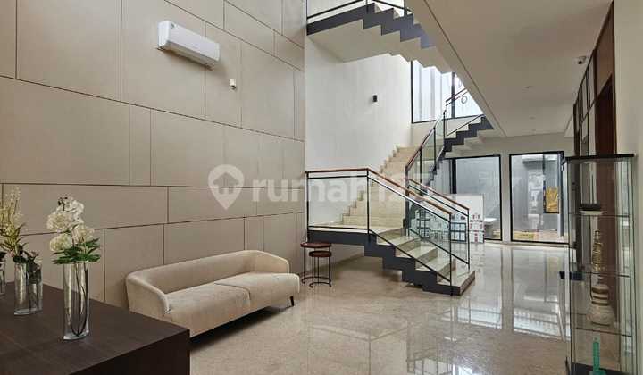 Rumah Navapark Furnish & Kolam Renang, No Cobroke BSD Lyndon