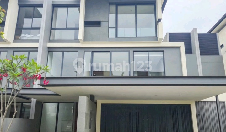 Fresh 5-Bedroom House with Elevator at Lyndon Navapark BSD - No Cobroke
