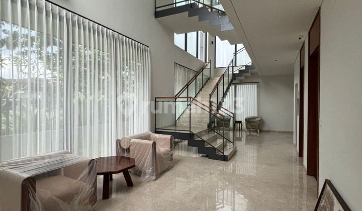 Rumah Lyndon Navapark Furnished 5 Kamar Ada Lift di BSD Rumah Lyndon Navapark Furnished 5 Kamar Ada Lift di BSD