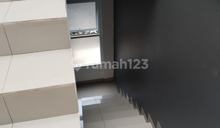 For Quick Sale: 1.5-Story House in Taman Meruya Ilir Complex, West Jakarta 2