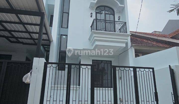 rumah baru cantik 3 lantai Taman ratu jakbar 1