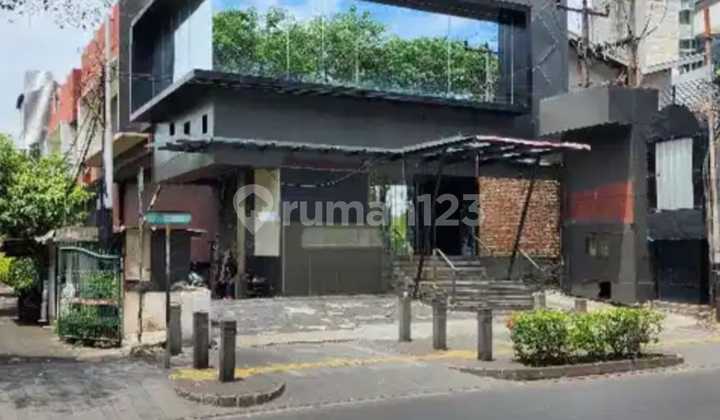 Dijual Gedung ex Cafe 3 Lantai di Jalan Kemang Raya Jakarta Selatan