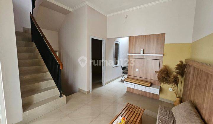 Rumah Cantik 2 Lantai Town House Meruya Jakarta Barat 2