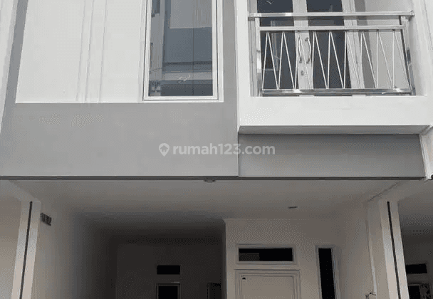 Rumah 2 Lantai Town House Area Pos Pengumben Jakbar 1