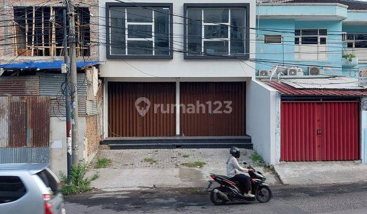  Ruko Baru 3 Lantai Pinggir Jalan Taman Ratu Jakbar 1