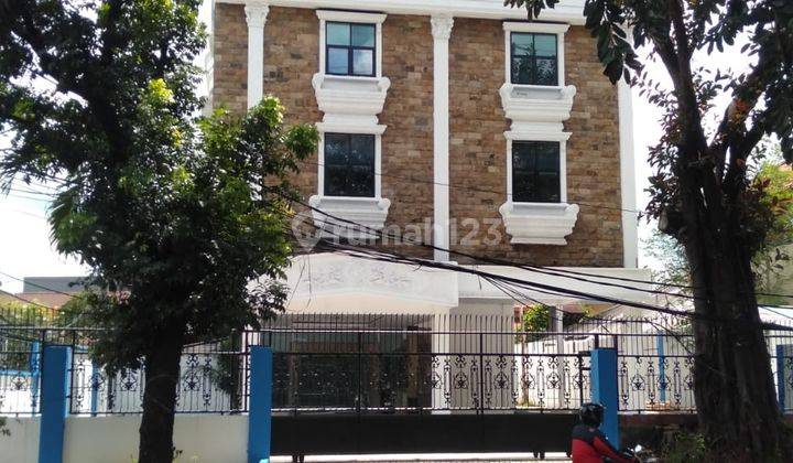 Gedung 5 Lantai di Daan Mogot Jakbar 1