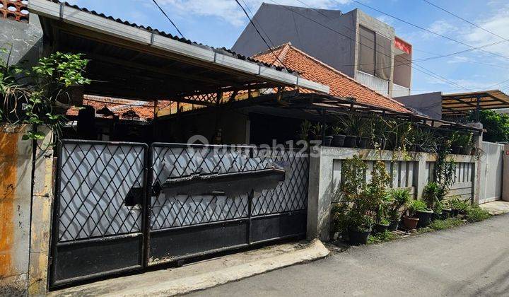 Rumah tua cocok jadi kos kosan area Kemanggisan dekat Dom Binus, Jakbar 1