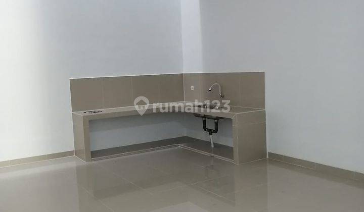 Dijual Rumah Baru 3 Lantai Komplek Taman Ratu Jakbar 2