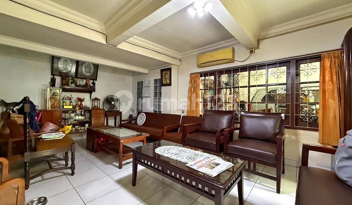 Dijual Rumah Hook 2 Lantai Komplek Taman Ratu Jakarta Barat