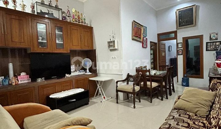 Rumah Kos 6 Kamar tidur di Slipi Jakarta Barat Income 120 juta/tahun Rumah Kos 6 Kamar tidur di Slipi Jakarta Barat Income 120 juta/tahun