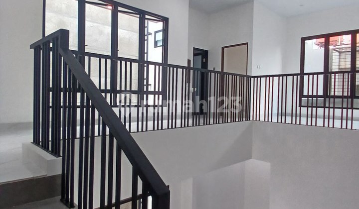 Dijual Rumah Baru 2 Lantai Komplek Taman Villa Meruya Jakarta Barat