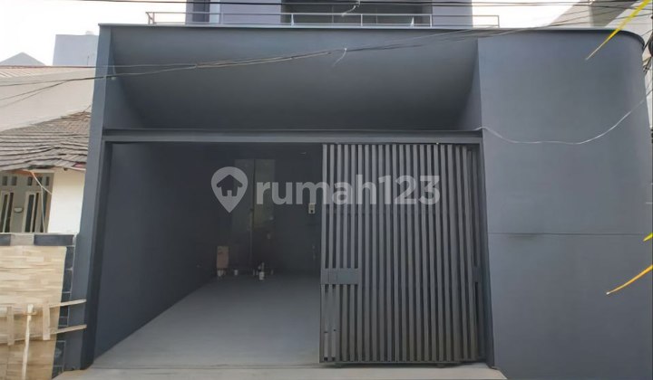 Dijual rumah hoek baru 3 lantai komplek taman ratu jakarta barat  