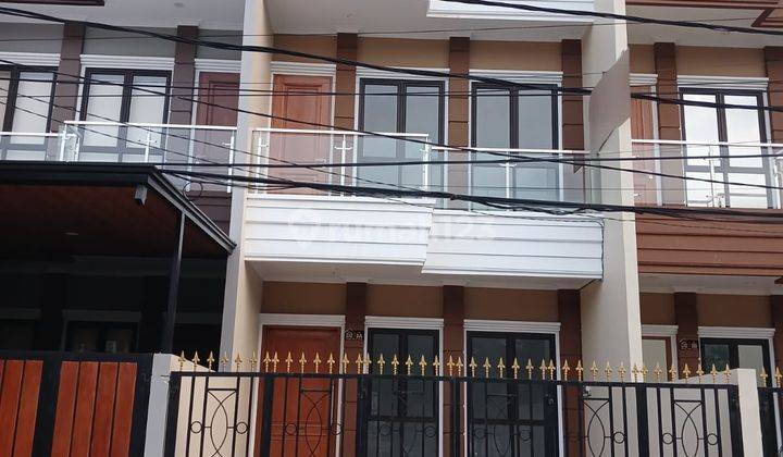 Dijual Rumah Baru 3 Lantai Komplek Taman Ratu Jakbar 1