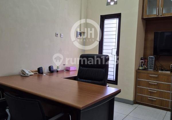 Ready-to-Use Shop House Fully Furnished Suitable for Office. 2