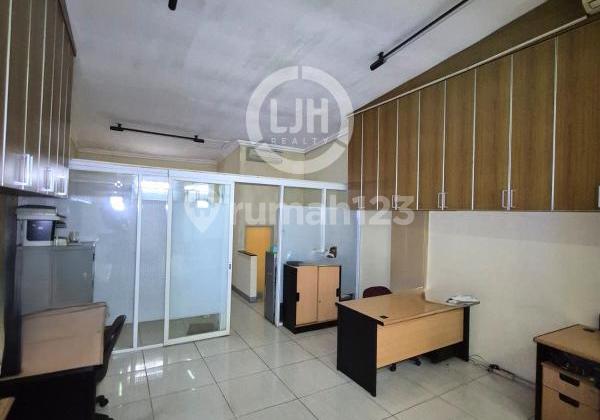 Ruko Siap Pakai Full Furnished Cocok untuk Kantor.
