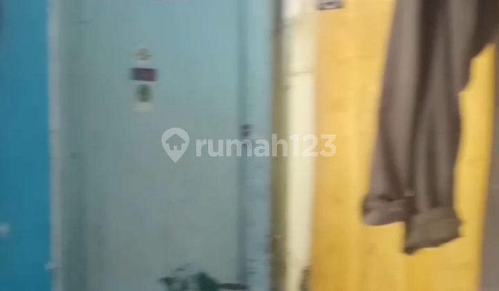 For Quick Sale: 4-Door Rental Units in Rawabuaya, Cengkareng at the Lowest Price, Two-Car Road Access, Location Very Close to Daan Mogot Road, Near Supermarket, Mall, and Market. 2