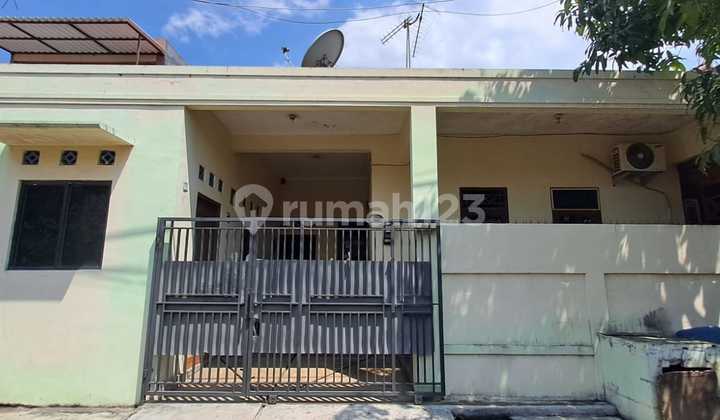 For Sale Minimalist House in Cileungsi Hijau. Strategic Location. One Gate System. Safe and Comfortable. Close to Hospital and Shopping Center. Near Places of Worship. For Sale Minimalist House in Cileungsi Hijau. Strategic Location. One Gate System. Safe and Comfortable. Close to Hospital and Shopping Center. Near Places of Worship.