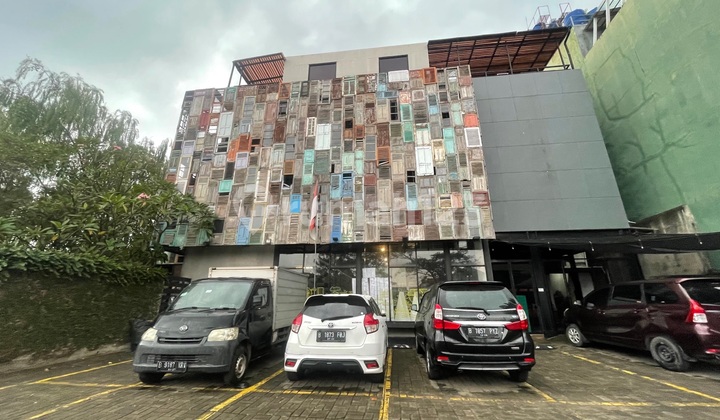 Ruko Hook Bagus Siap Huni Strategis Dekat Tol di Jalan Boulevard