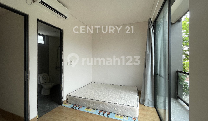 Rumah Bagus 2 Lantai Strategis Nyaman Dekat Kampus Uph dan Tol 8