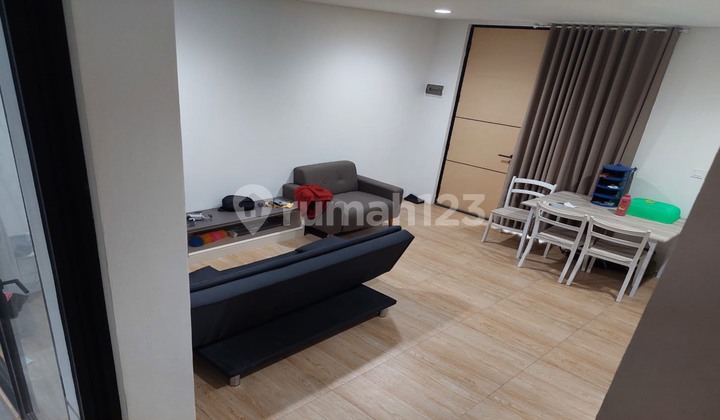 Disewa Rumah 2 Lantai Bagus Bersih Semi Furnished Dekat Kampus  2