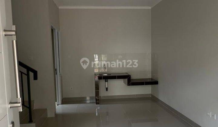 Rumah Cantik Semi Furnished Bersih Dan Rapi  2