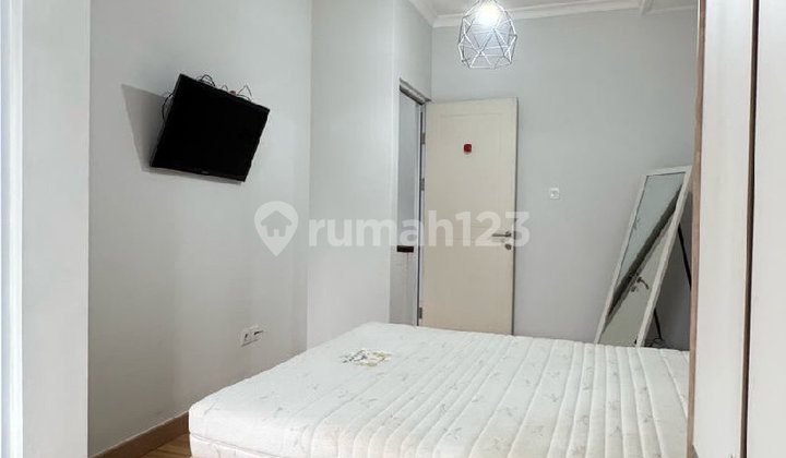 Rumah Cantik Siap Huni 2 Lantai Furnished Strategis Dan Nyaman 2