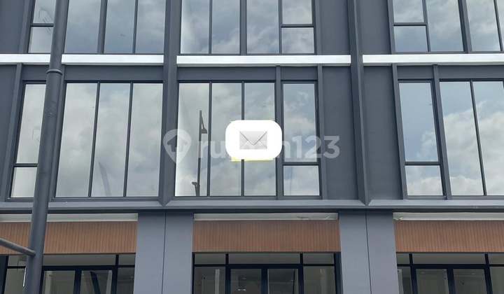 For Rent: Strategic Hampton Shop House, Busy Area for Office and Warehouse