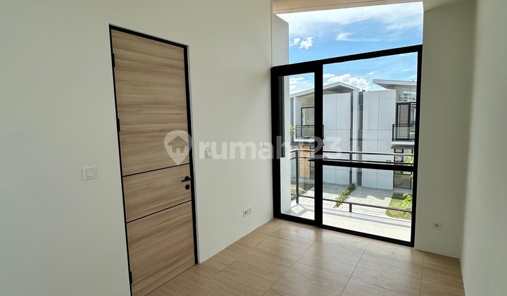  Rumah Semi Furnished 2 Lantai Bersih Dekat Mall Dan Kampus  2